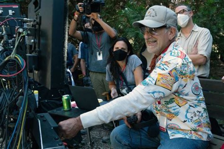 Exploring Ana Rezende: The Brazilian Artist, Musician, and Film Director