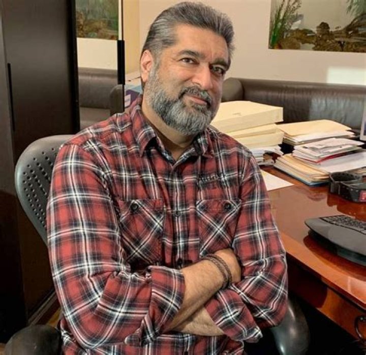 Habib Far Abbasi Net Worth: Career, Home, Age, Income, All You Need to Know - SarkariResult