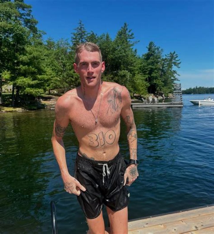 Kaia Gerber Net Worth: Details About Modeling, House, Age, Cars, Earnings - SarkariResult