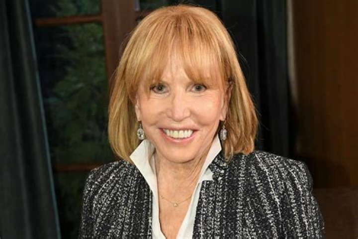Leslie Charleson