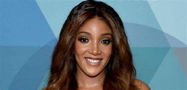 Mickey Guyton Height, Weight, Body Measurements, Bra Size, Shoe Size