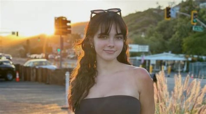 Salome Munoz: A Social Media Journey of Style and Positivity