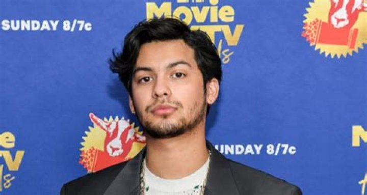 Xolo Maridueña Height, Weight, Body Measurements, Shoe Size